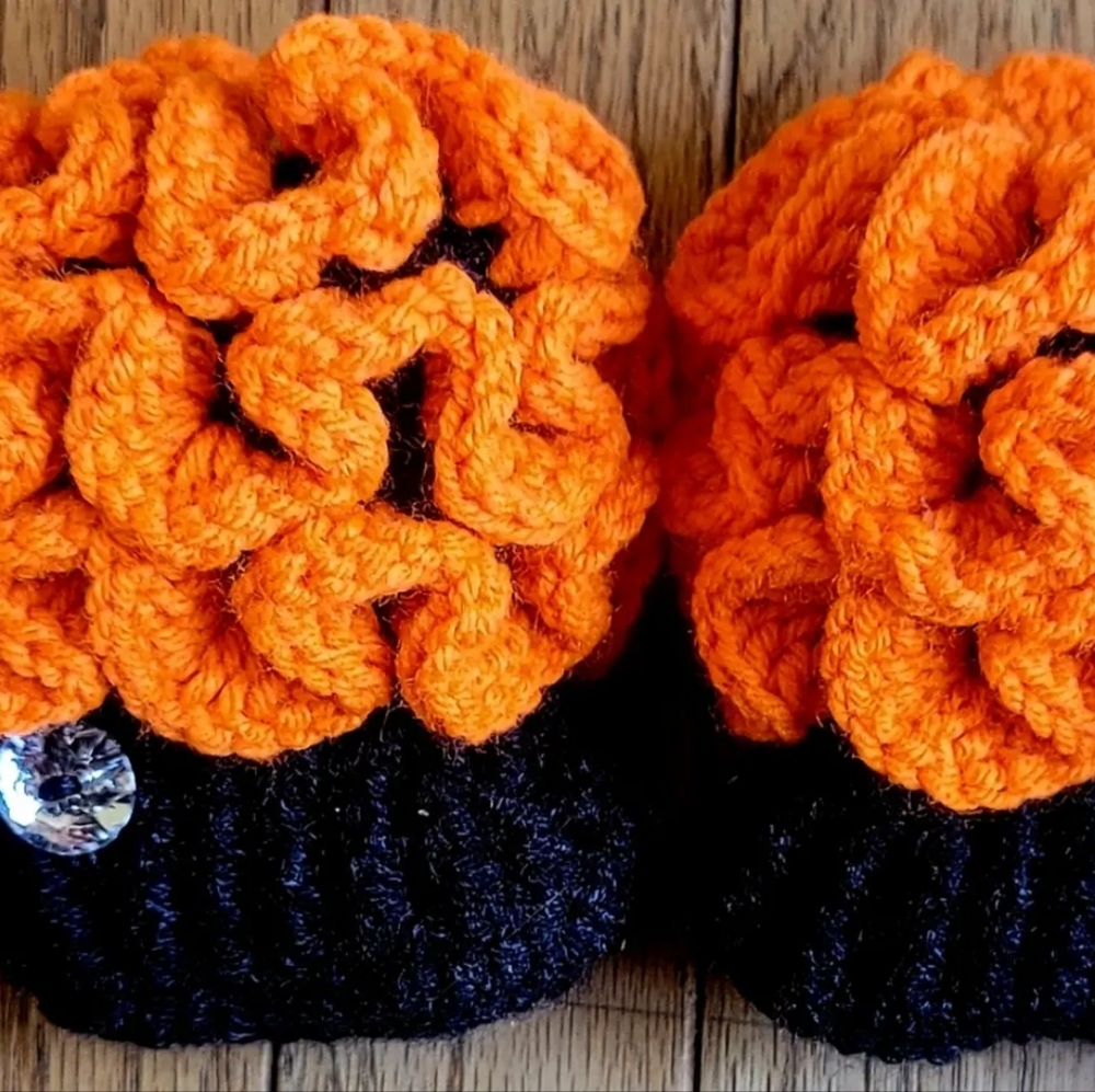 Crochet Ruffle Baby Booties - Picture 2 of 2